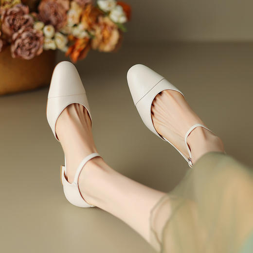 时尚小香风，舒适纯色真皮圆头中空凉鞋HB-Z134 商品图1