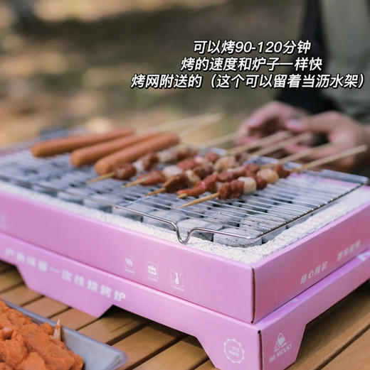 周五送万柳地区！烧烤炉又笨重又难打理，但现在，终于找到了完美的解决方案：一次性烧烤炉，轻便易携，不用准备炭火和烤架，家里户外随时随地烤！规格：36块加厚果木炭/长续航版（120分钟）3-5人使用 商品图1