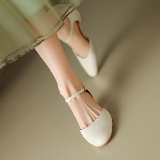 时尚小香风，舒适纯色真皮圆头中空凉鞋HB-Z134 商品图2