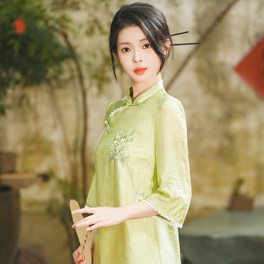 夏季新款，改良旗袍裙半开襟宽松版天丝绣花双层旗袍JLM-3053 商品图3