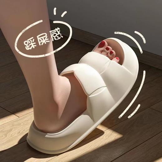 【QQ弹弹❗️网红夏季居家拖鞋】轻奢质感cp色，男女款，踩屎感，情侣居家室内室外拖鞋，夏季网红情侣花瓣拖鞋特价清仓父亲节礼物新年礼盒年货礼盒 商品图1