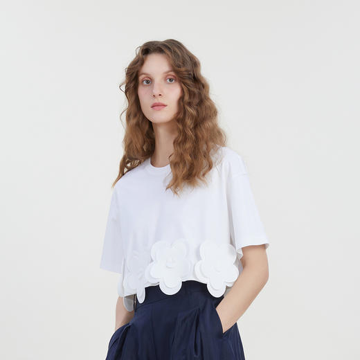 谜底时尚宽松短款T恤女2023夏新款圆领下摆花朵装饰短袖232MT0577 商品图1