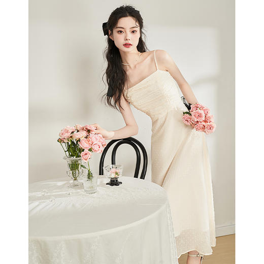 西遇吊带连衣裙女夏季新款法式小众高级感白色中长款仙女裙D1031143/V0050523 商品图6
