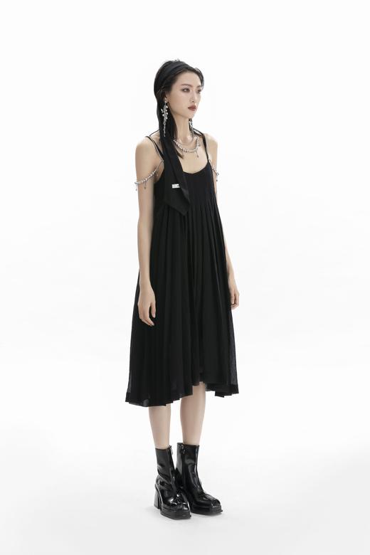 金属肩带压褶链条连衣裙 商品图1