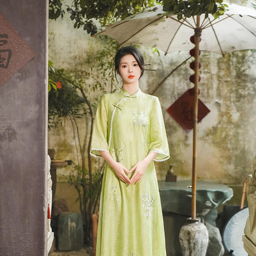 夏季新款，改良旗袍裙半开襟宽松版天丝绣花双层旗袍JLM-3053 商品图0