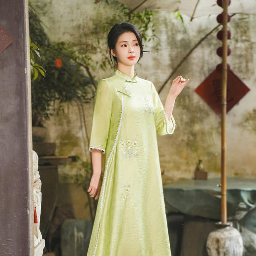夏季新款，改良旗袍裙半开襟宽松版天丝绣花双层旗袍JLM-3053 商品图1