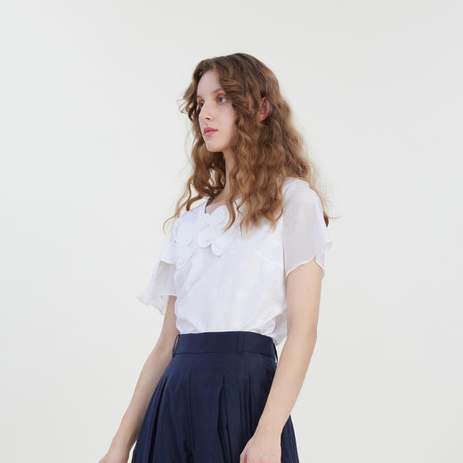 谜底时尚露肩上衣短袖女2023夏款圆领立体花朵装饰衬衫232MS0714 商品图1