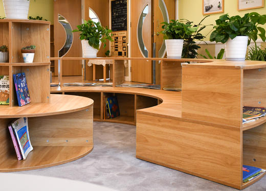 两层半圆绘本架幼儿园绘本馆阅读区儿童半圆毛毛虫中岛绘本架 商品图1