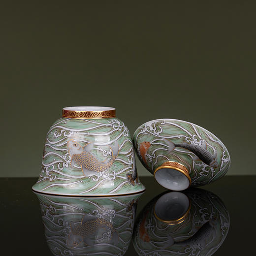 粉彩描金海水鱼乐图盖碗 商品图4