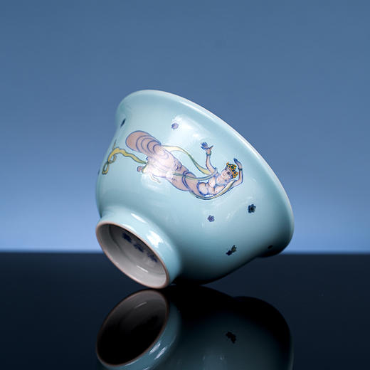 绿地、宫粉斗彩飞天仕女折沿杯 商品图4