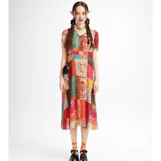 南二楼渔牌2023年春夏FGHB0106银丝v领连衣裙精品女装 商品图0