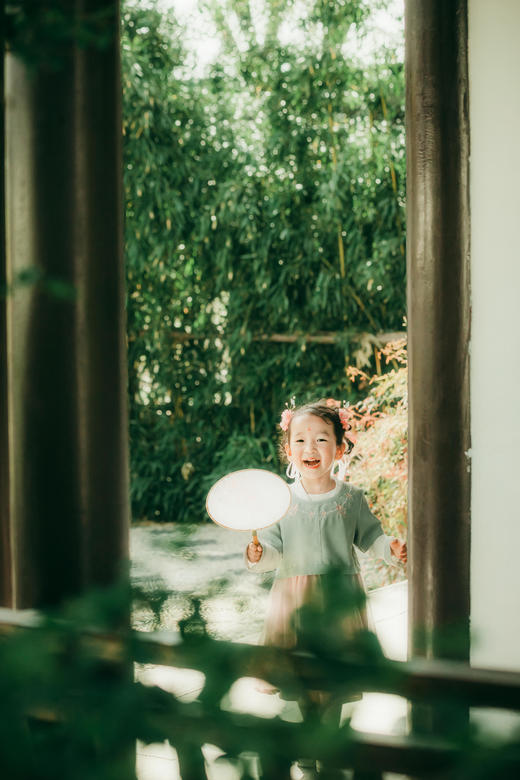 低至99元！7周年庆【品帆风儿童摄影】99元起抢肖像、全家福、儿童摄影套系！部分套系加赠价值1899元外景拍摄套系及礼品~ 商品图1