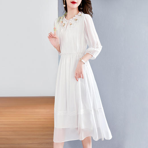 时尚气质，女绣花木耳边年轻款妈妈设计感桑蚕丝轻奢白色真丝连衣裙KQN-82399539 商品图2