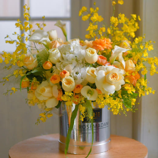 《晨希》进口马蹄莲跳舞兰奶油杯高级抱抱桶 商品图0