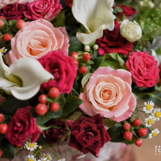 《她的花园》多头紫罗兰玫瑰朱小姐玫瑰蝴蝶兰马蹄莲抱抱桶 商品图7