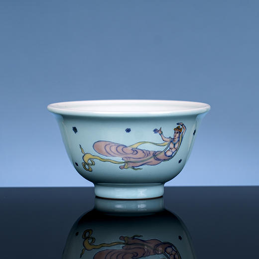 绿地、宫粉斗彩飞天仕女折沿杯 商品图2