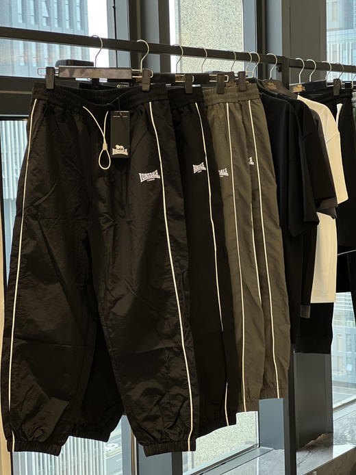 618特惠 |7天内发货 | Lonsdale\龙狮戴尔 设计师情侣梭织裤 日常通勤、户外运动轻松get潮流感[福利品] 商品图5