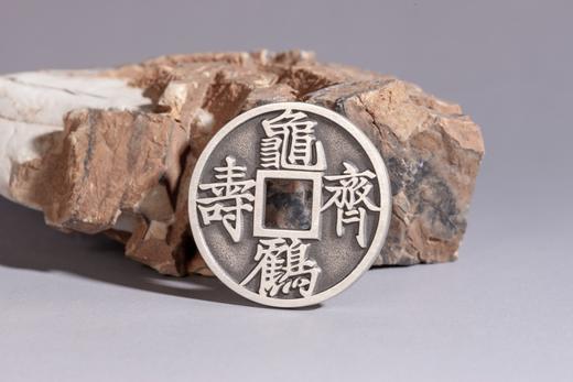 矩德泉坊 纯银手作   龟鹤齐寿浮雕镶嵌（3.6厘米版）582 商品图5