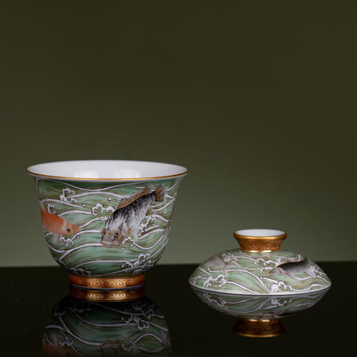 粉彩描金海水鱼乐图盖碗 商品图2