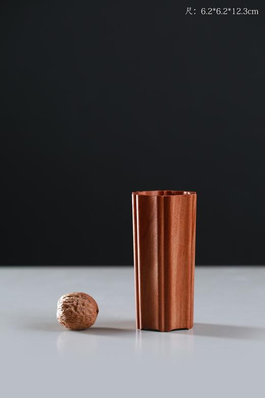 SDCC0074-1°非洲酸枝葵口笔筒 商品图0