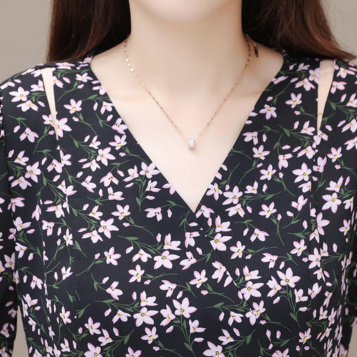 QYM HB238813-Y夏季V领印花碎花连衣裙 商品图3
