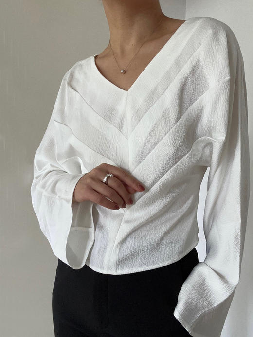 Viktoria Chan | SS22035 June cropped blouse长袖 [衬衫 黑 / 白 / 蓝 ] 商品图14