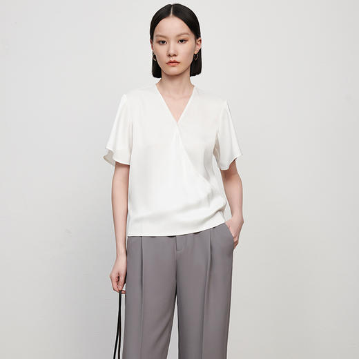 IN AND ON21273夏新款法式丝质V领飞袖上衣女气质简约纯色短袖衬衫 商品图1