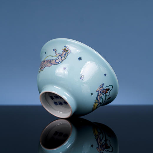 绿地、宫粉斗彩飞天仕女折沿杯 商品图3