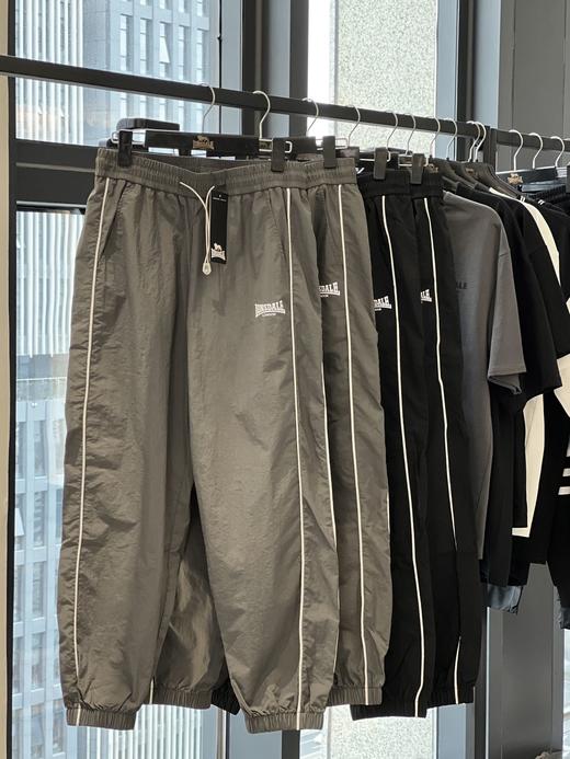 618特惠 |7天内发货 | Lonsdale\龙狮戴尔 设计师情侣梭织裤 日常通勤、户外运动轻松get潮流感[福利品] 商品图4