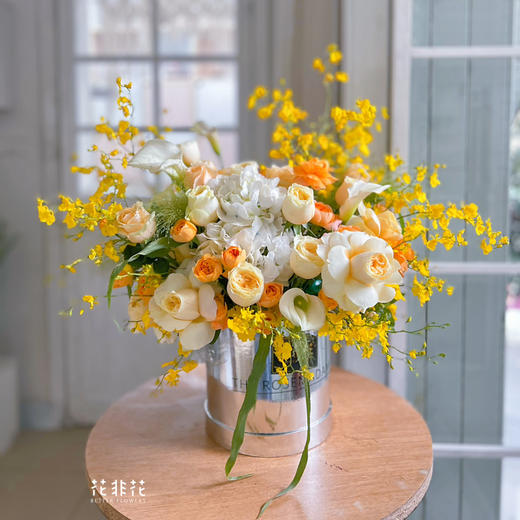 《晨希》进口马蹄莲跳舞兰奶油杯高级抱抱桶 商品图2