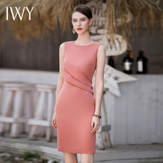 IWY/轻奢名媛职业连衣裙女夏季无袖打底内搭粉色高级感简单大方气质裙Q754 商品图0