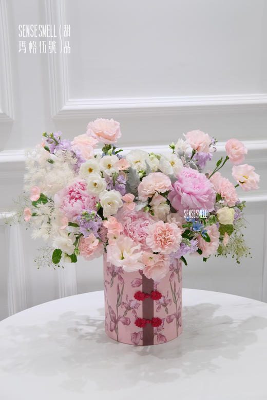 岁月不败美人（芍药、康乃馨、紫罗兰）——母亲节花束 商品图1