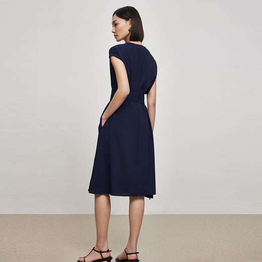 IN AND ON21870新款夏法式赫本风连衣裙女高腰显瘦V领气质收腰长裙 商品图5