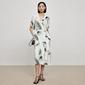 IN AND ON21789亚麻法式印花连衣裙女长款夏季新款V领收腰泡泡袖A字裙