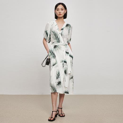 IN AND ON21789亚麻法式印花连衣裙女长款夏季新款V领收腰泡泡袖A字裙 商品图0