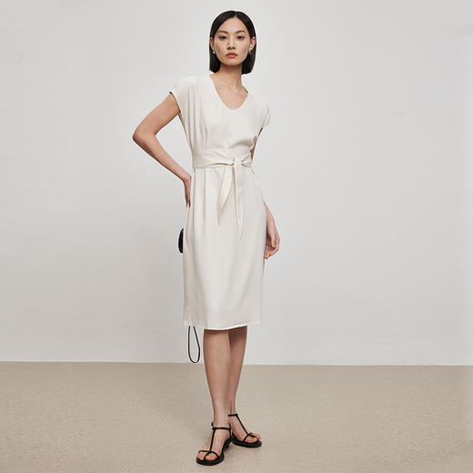 IN AND ON21870新款夏法式赫本风连衣裙女高腰显瘦V领气质收腰长裙 商品图6