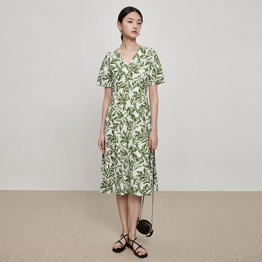 IN AND ON21784法式复古亚麻印花连衣裙女夏季中长款碎花高腰显瘦V领修身A字裙 商品图0