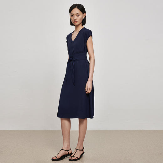 IN AND ON21870新款夏法式赫本风连衣裙女高腰显瘦V领气质收腰长裙 商品图7