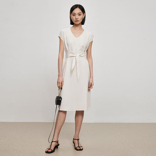 IN AND ON21870新款夏法式赫本风连衣裙女高腰显瘦V领气质收腰长裙 商品图2