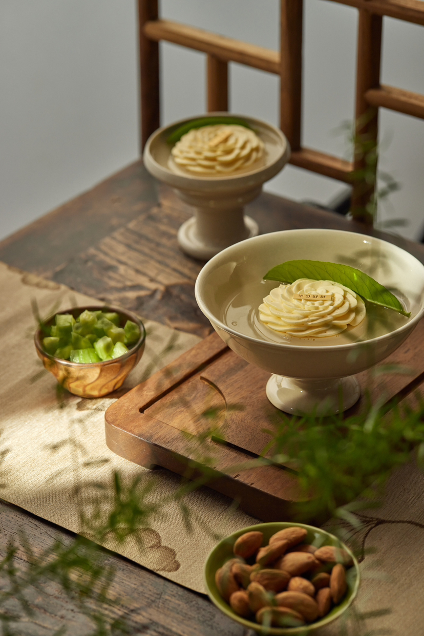 浸山色（黄瓜香梨杏仁酥）