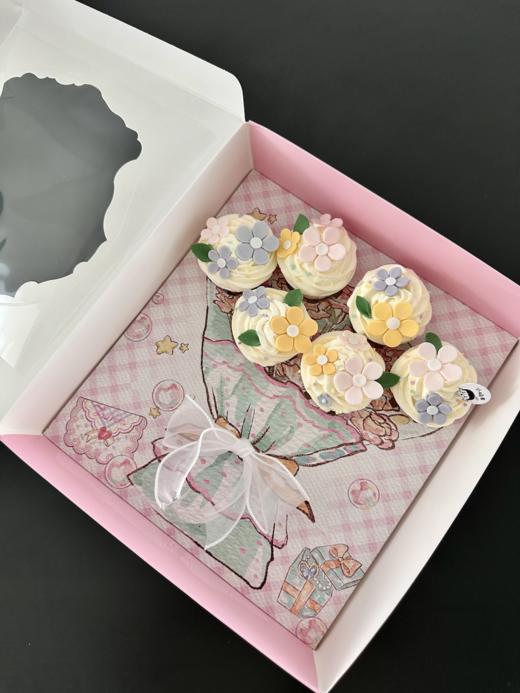 甜蜜花束 · 纸杯蛋糕礼盒 商品图2