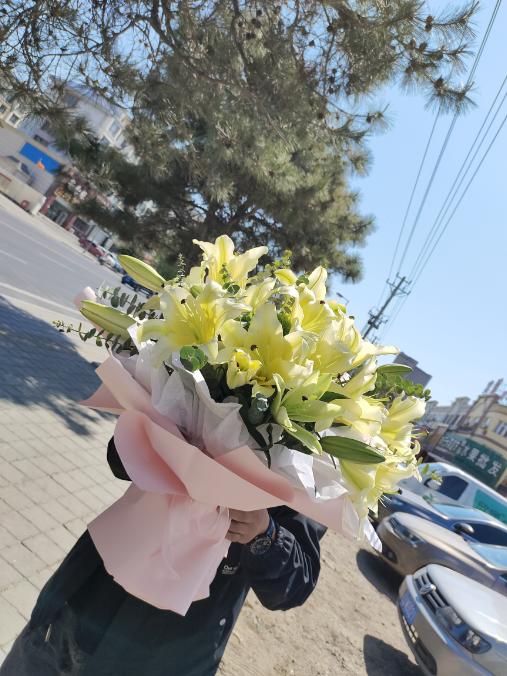 超大黄天霸百合花束（拼团） 商品图1