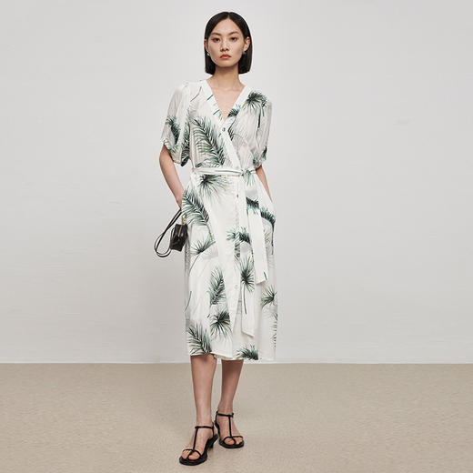 IN AND ON21789亚麻法式印花连衣裙女长款夏季新款V领收腰泡泡袖A字裙 商品图6