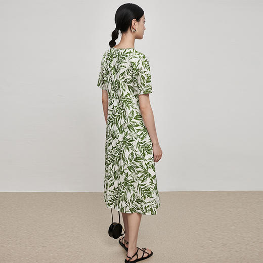IN AND ON21784法式复古亚麻印花连衣裙女夏季中长款碎花高腰显瘦V领修身A字裙 商品图2