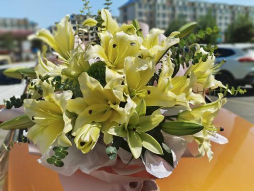 超大黄天霸百合花束（拼团） 商品图2