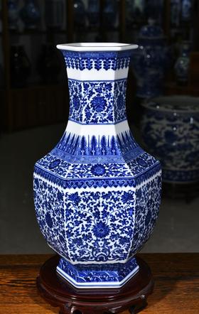 青花缠枝莲纹六方镶器