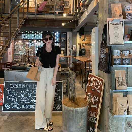 金蘑菇菇【甜心初恋t】巨显瘦实穿刚需v领翻领拉链小短款t恤 商品图3