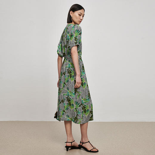 IN AND ON21789亚麻法式印花连衣裙女长款夏季新款V领收腰泡泡袖A字裙 商品图2