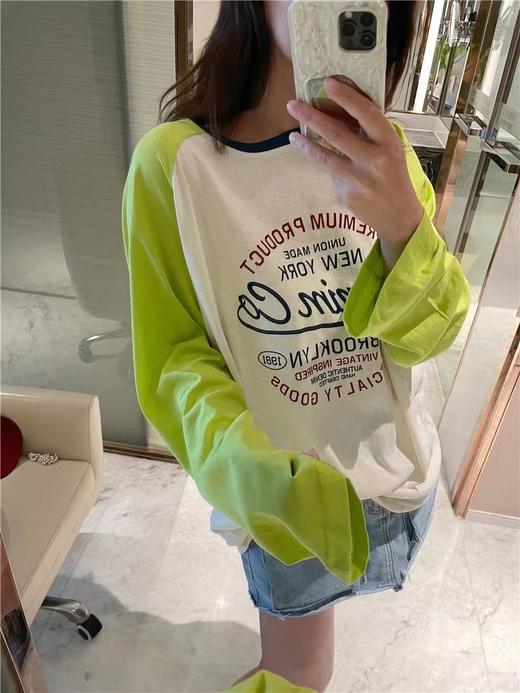 点此购买 女士春夏荧光绿插肩袖字母长袖T恤 83 255086 商品图6