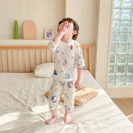 夏日热卖！推出儿童新款呼吸棉套装，A类纯棉材质，舒适透气，可爱卡通图案，温馨家居服，百搭七分袖睡衣，可爱又实用。家有小男孩和小女孩，一件都不能错过~让孩子们感受自由轻松的夏日快乐！ 商品图3